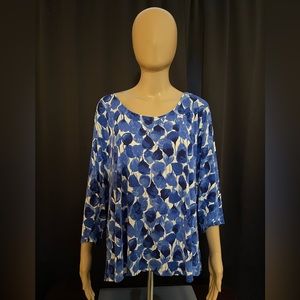 Light and dark blue mixed with white on this very comfortable blouse. 2x